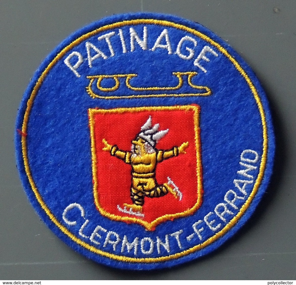 Patch Écusson Tissu Touristique : France - Patinage Clermont-Ferrand (63) Gaulois Avec Son Casque Danse Sur Glace - Skating (Figure)