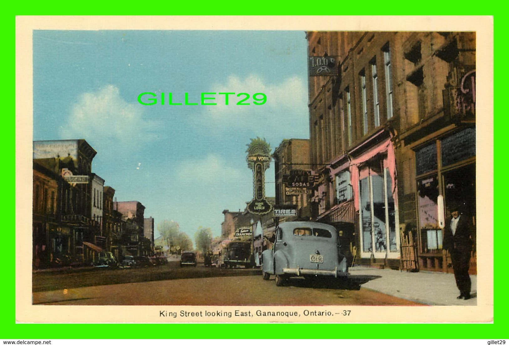 GANANOQUE, ONTARIO - KING STREET LOOKING EAST - NEW YORK CAFE - ANIMATED WITH OLD CARS - PECO - - Gananoque