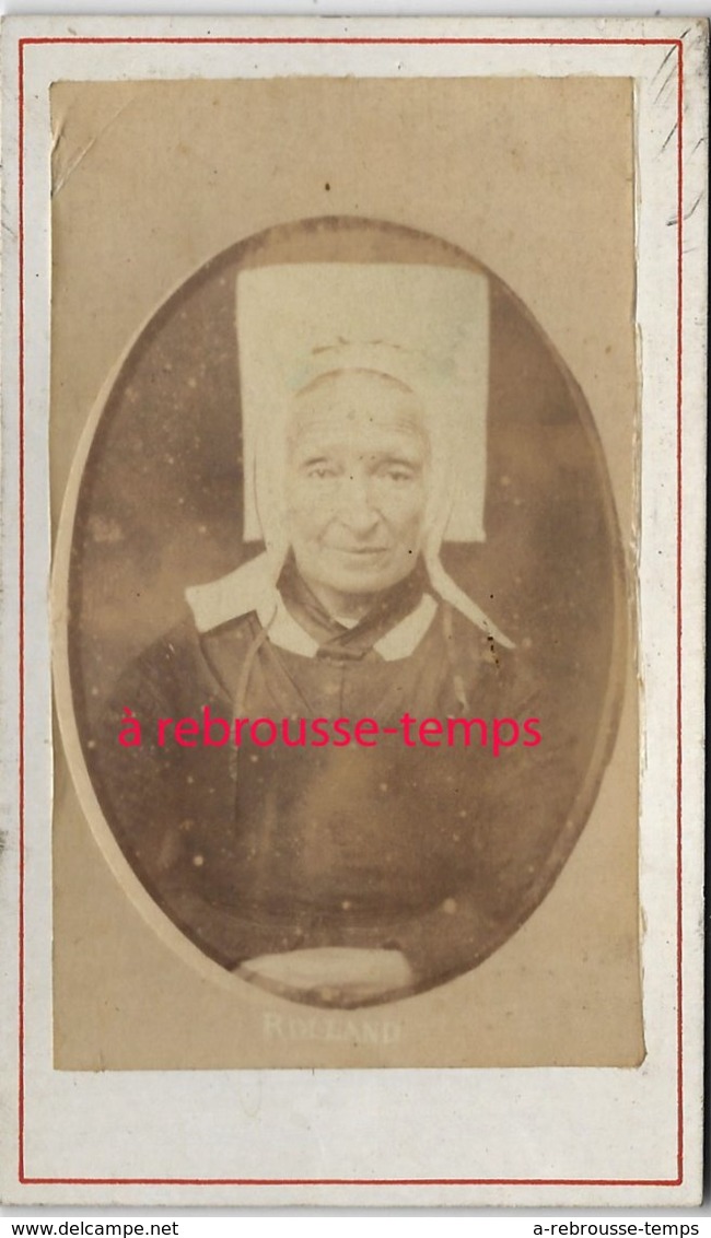 A Voir-CDV Vers 1870-costume Régional-femme Avec Coiffe Vendéenne- ROLLAND écrit En Bas Du Médaillon - Old (before 1900)