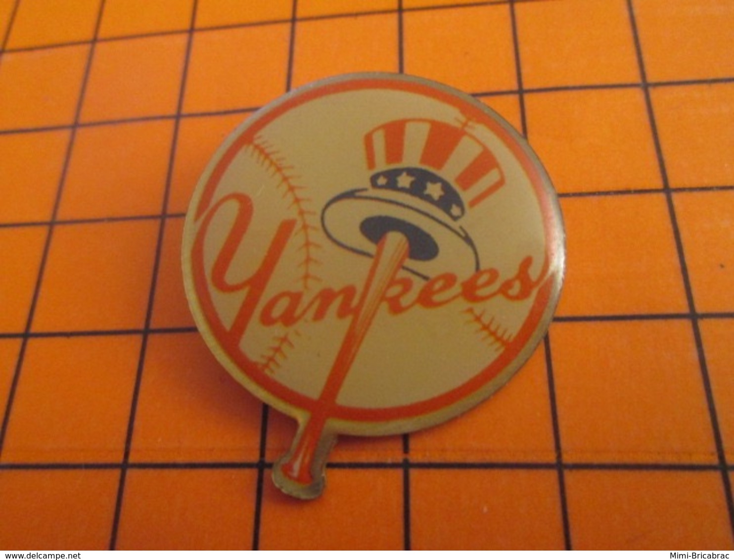 1419 Pin's Pins : BEAU ET RARE : Thème SPORTS / BASE-BALL USA CHAPEAU BATTE - Honkbal