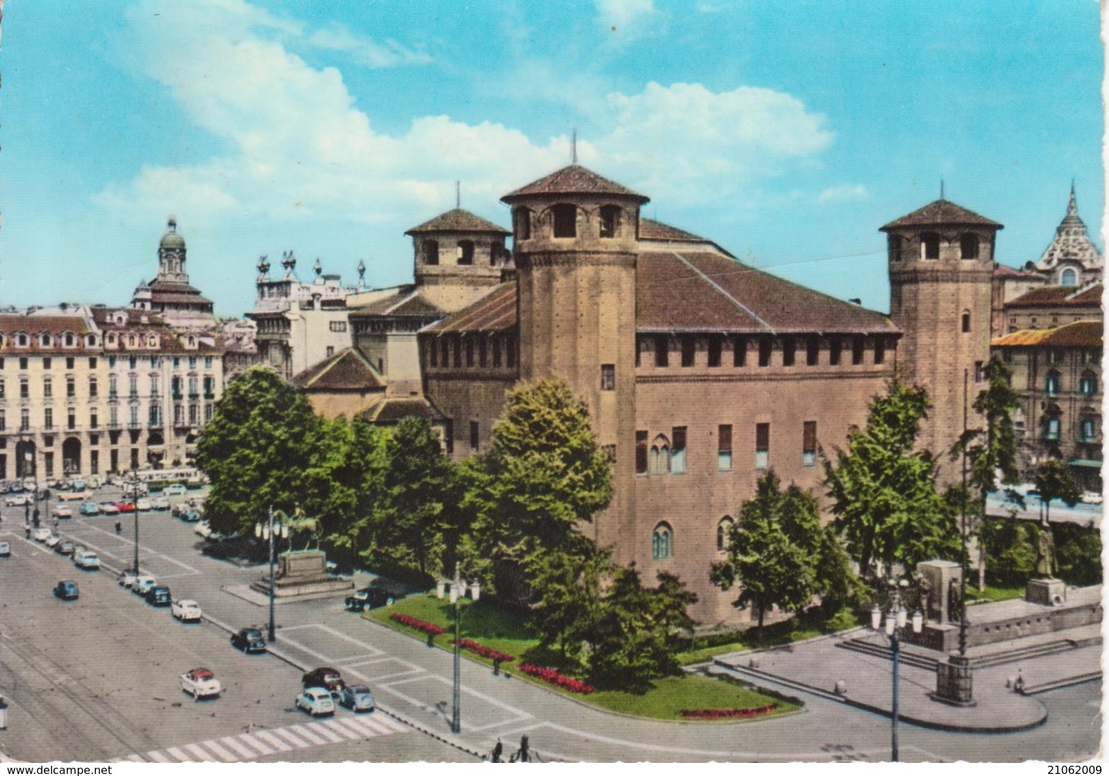 TORINO - PIAZZA CASTELLO E PALAZZO MADAMA - ANIMATA - AUTO D'EPOCA CAR VOITURES - VIAGGIATA 1962 - Places