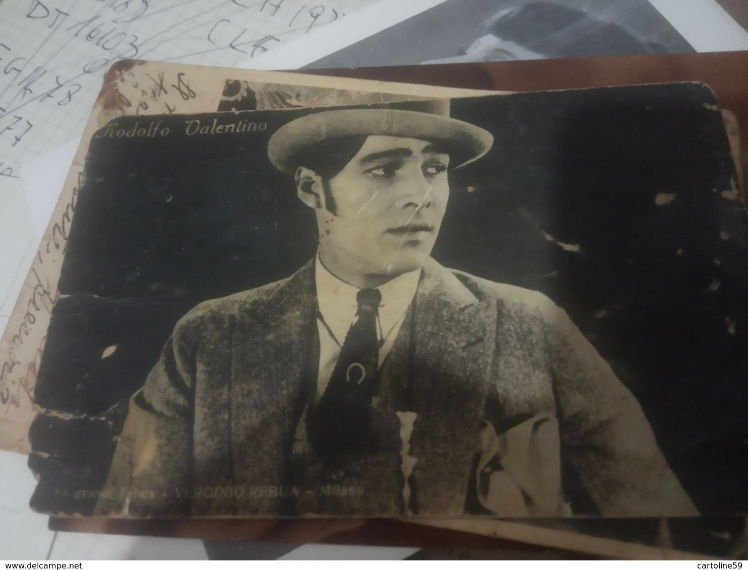 RODOLFO VALENTINO   Film Star CINEMA  ATTORE ACTOR .originale  V1930 HG1522 PIEGHINE E CREPE - Entertainers