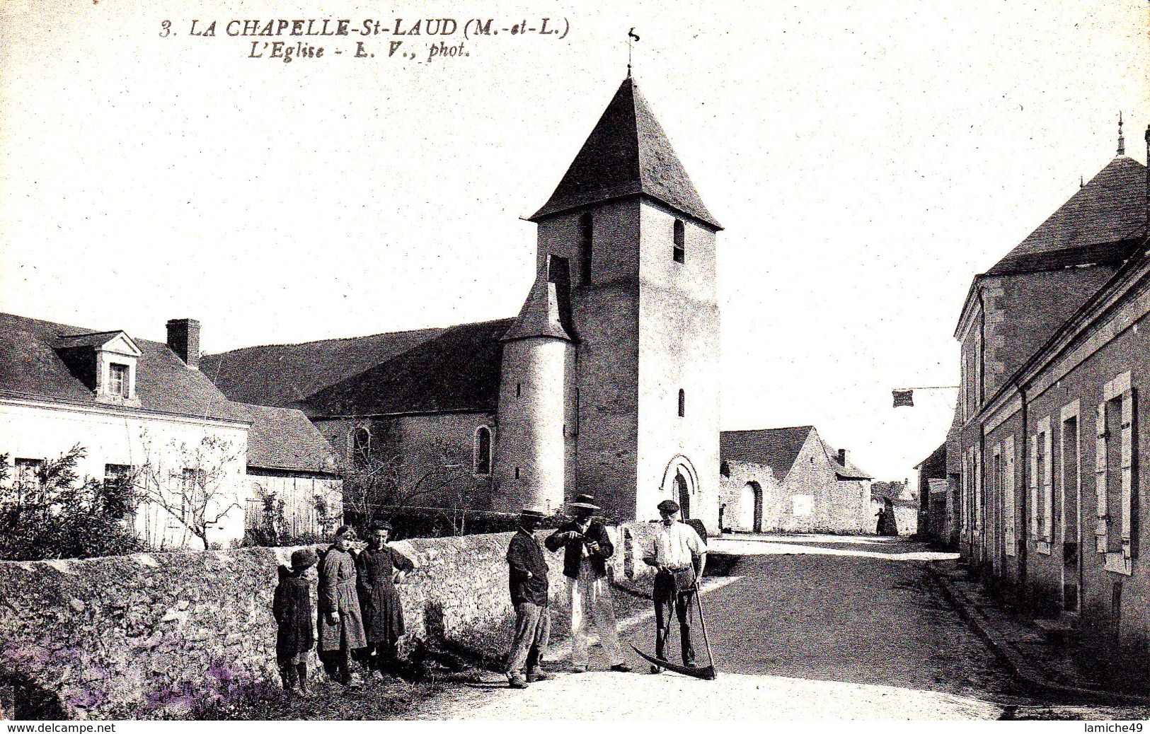LA CHAPELLE ST LAUD ( église Enfant  Paysan Revenant Des Champs Faux Outil ) - Otros & Sin Clasificación