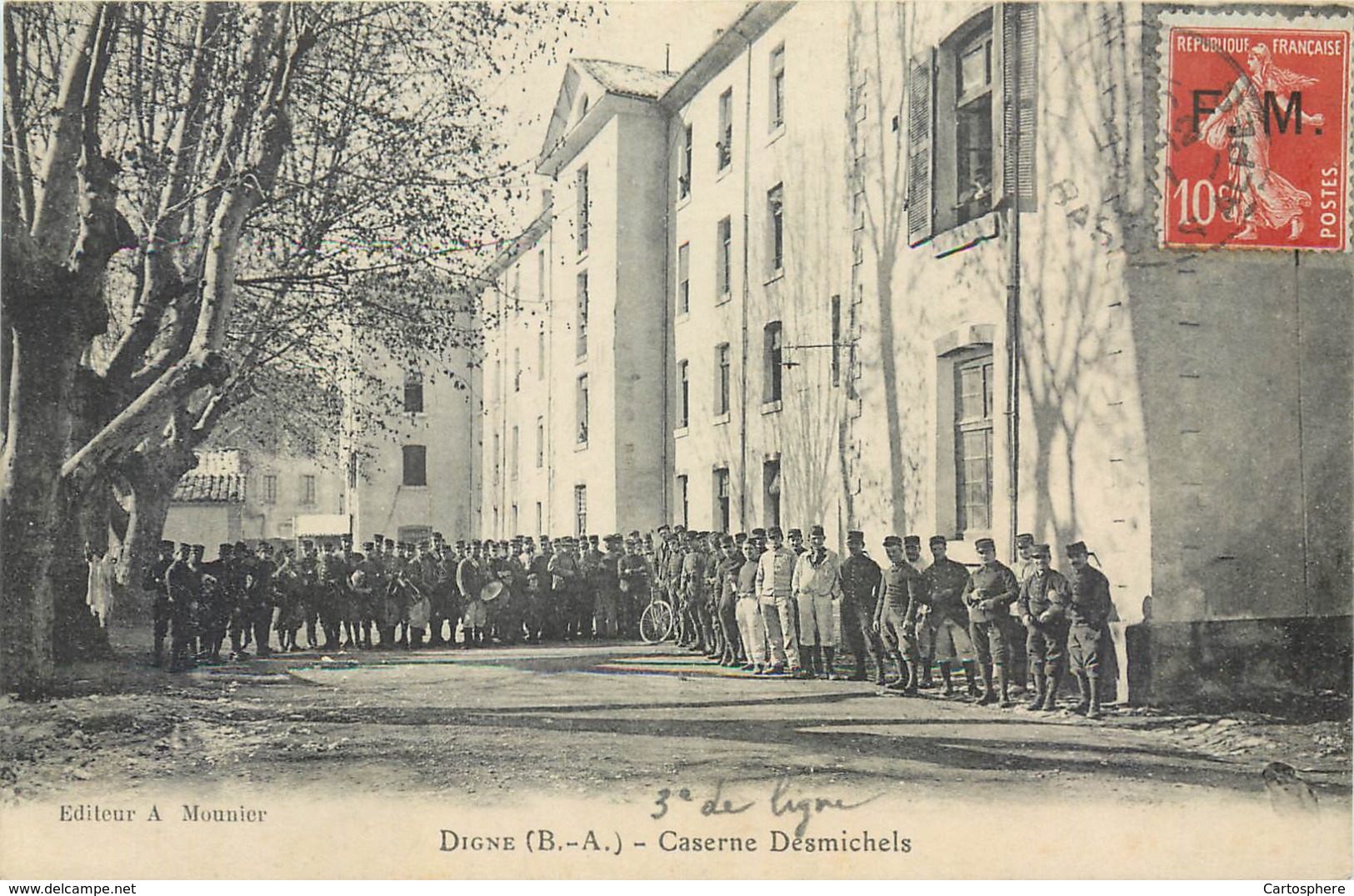 CPA 04 Alpes De Haute Provence Digne Caserne Desmichels 3e De Ligne Régiment Bataillon Fanfare Militaria Hotel De Ville - Digne