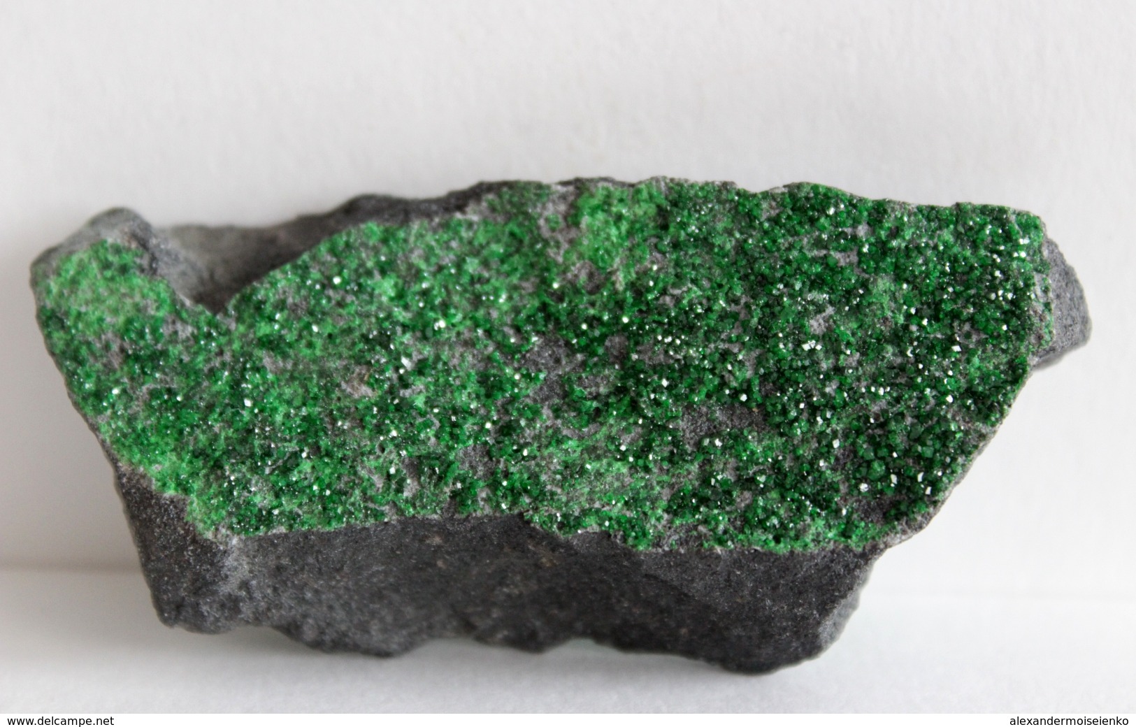 Uvarovite Crystals On Chromite Matrix. Russia - Minerali