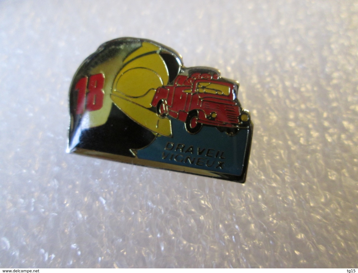 PIN'S    Pompiers  DRAVEIL VIGNEUX - Firemen