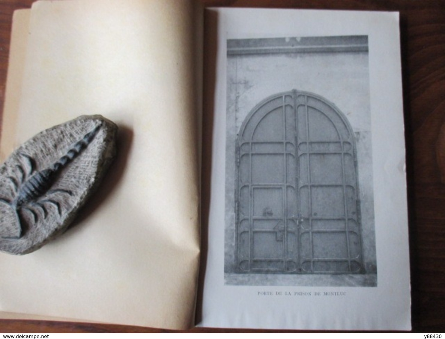 Livre Souvenirs : A MONTLUC  LYON - Prisonnier de la Gestapo - Guerre du 25-11-1943 au 25-08-1944 - 86 pages - 20 photos