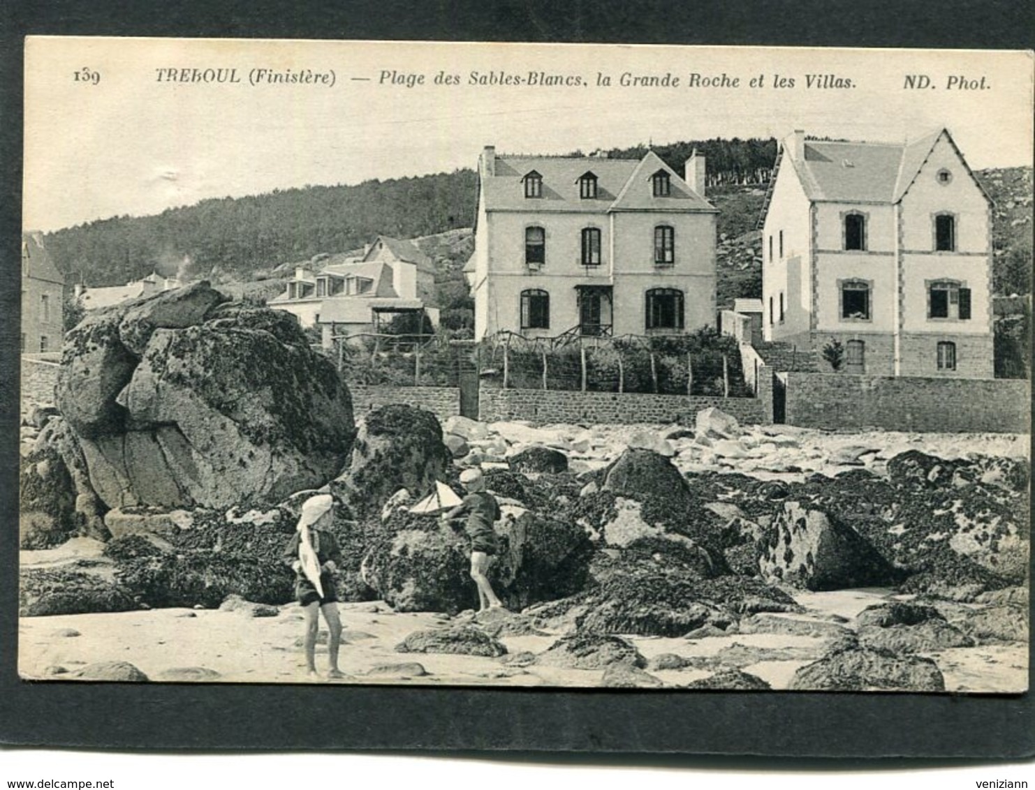 CPA - TREBOUL - Plage Des Sables Blancs, La Grande Roche Et Les Villas, Animé - Tréboul