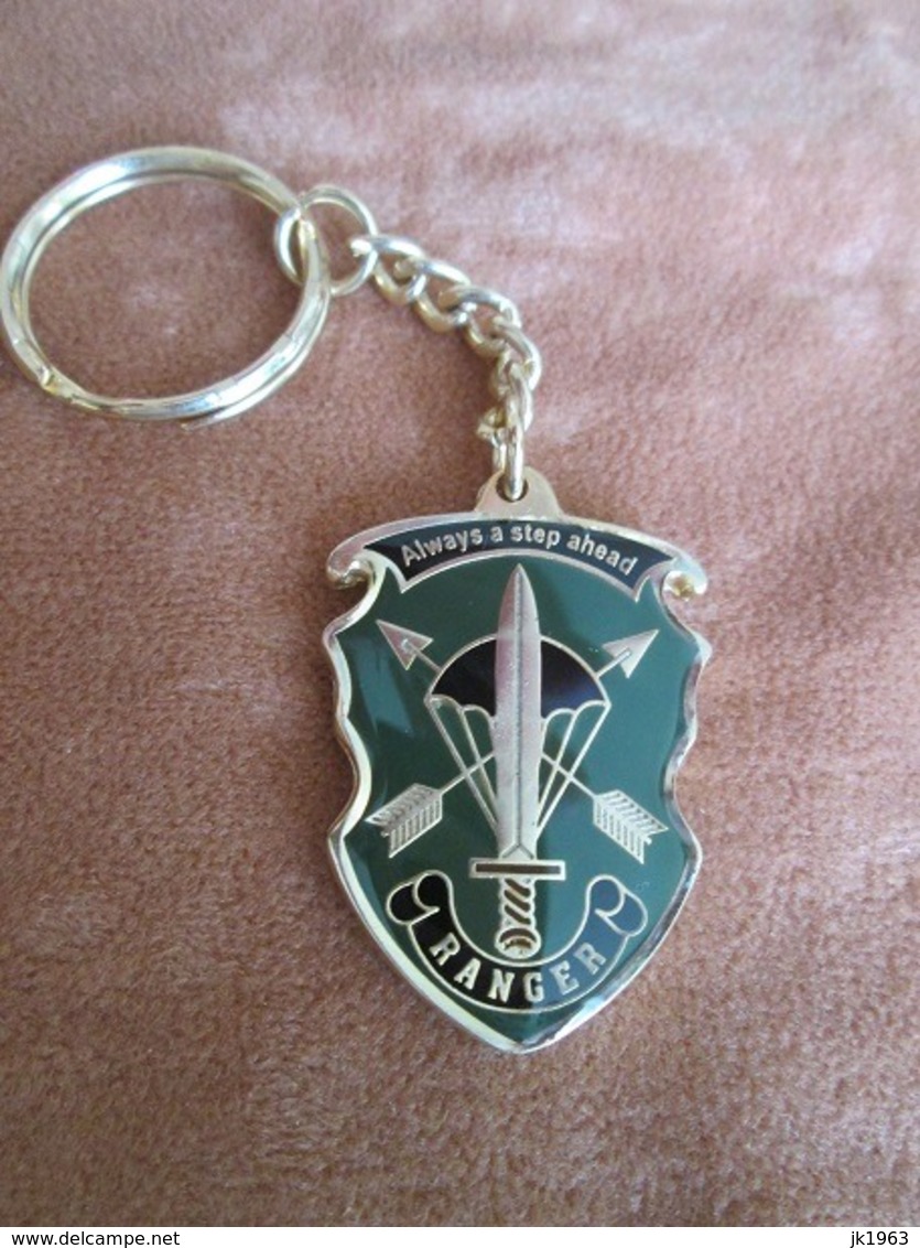 RANGER  BATTALION  PATCH AND KEYRING OF ARMY OF THE REPUBLIC NORTH MACEDONIA - Scudetti In Tela