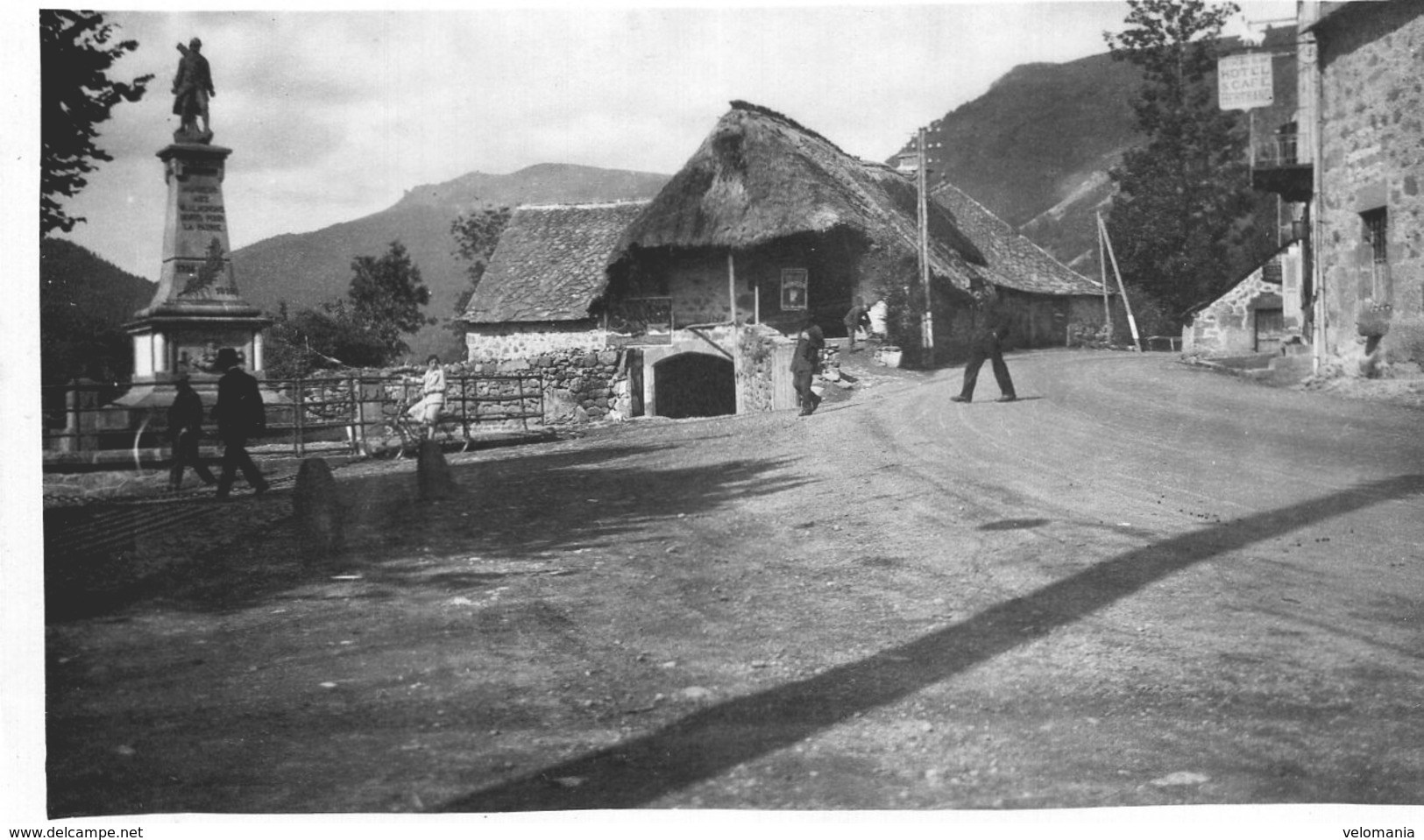 S3017 Photo 15 Laveissière Intérieur Du Village 18/08/1934 - Autres & Non Classés