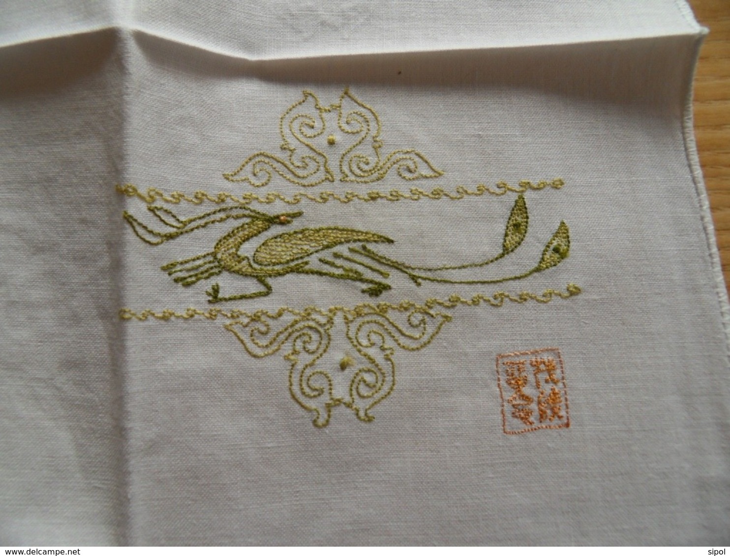Série de 6 serviettes ( ou mouchoirs ) brodés  et ourlés machine coton blanc