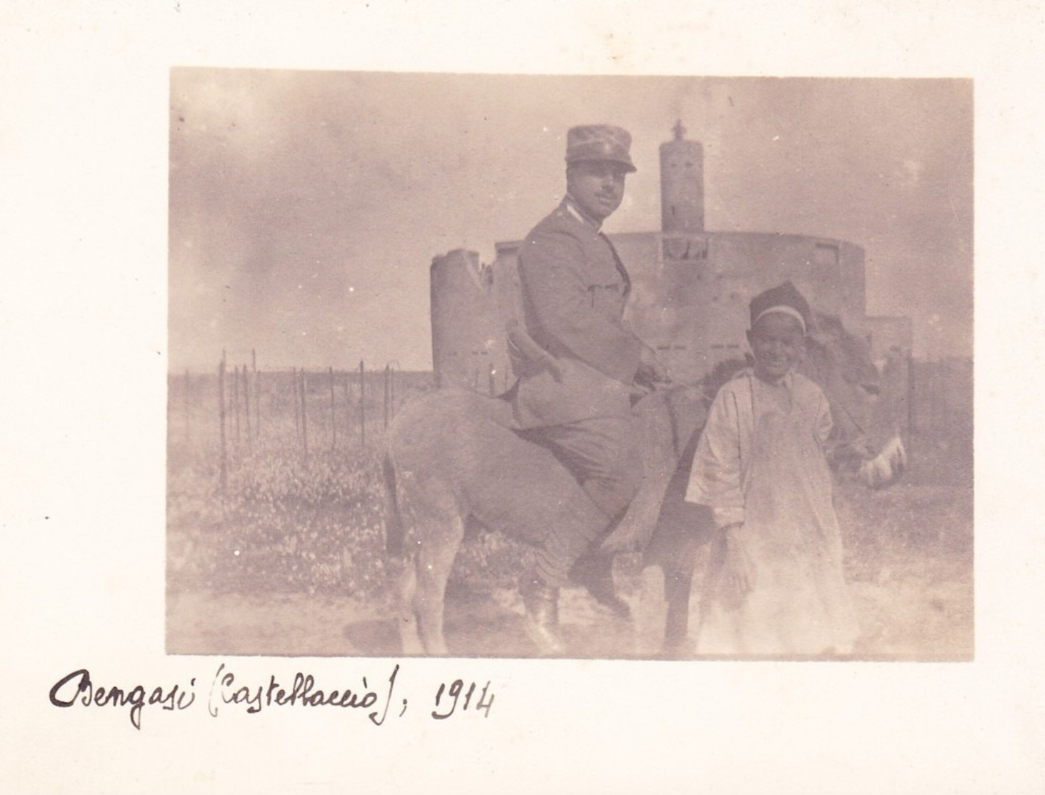 BENGASI -CASTELLACCIO - 1914 -  UFFICIALE  A  DORSO  DI  MULO- NON VIAGGIATA - Altri & Non Classificati