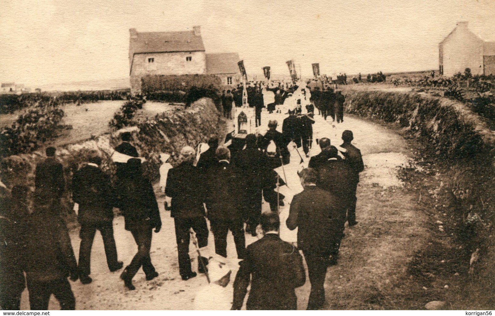 PLOUGUERNEAU  *** UNE PROCESSION  *** - Plouguerneau