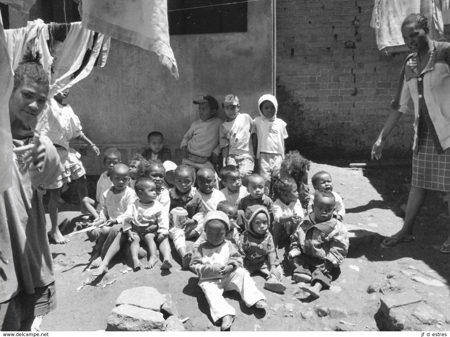 Photo Madagascar Prison Principale D'Antananarivo Enfants Vivant Avec Leurs Mères1998 Vivant Univers - Afrique