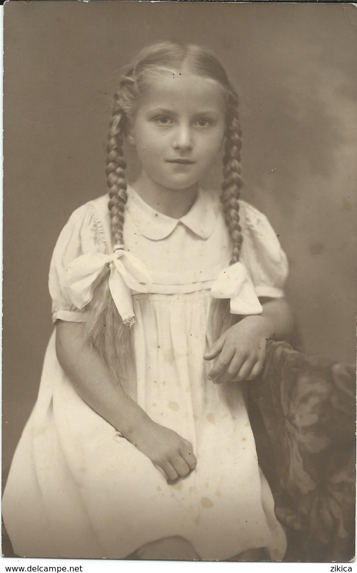 Photo Postcard - Children,a Little Girl - Klagenfurt - Anonymous Persons