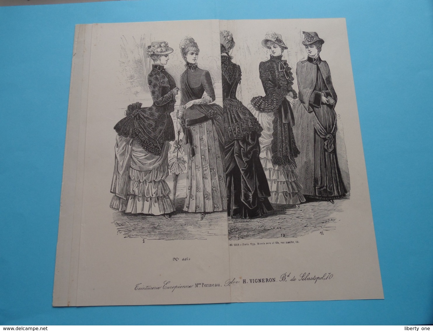 Mode De PARIS ( Journal Des DEMOISELLES Et Petit Courrier .....> 4 Exempl. ) Format Plier ( Voir Photo Svp ) +/- 1885 ! - Prenten & Gravure