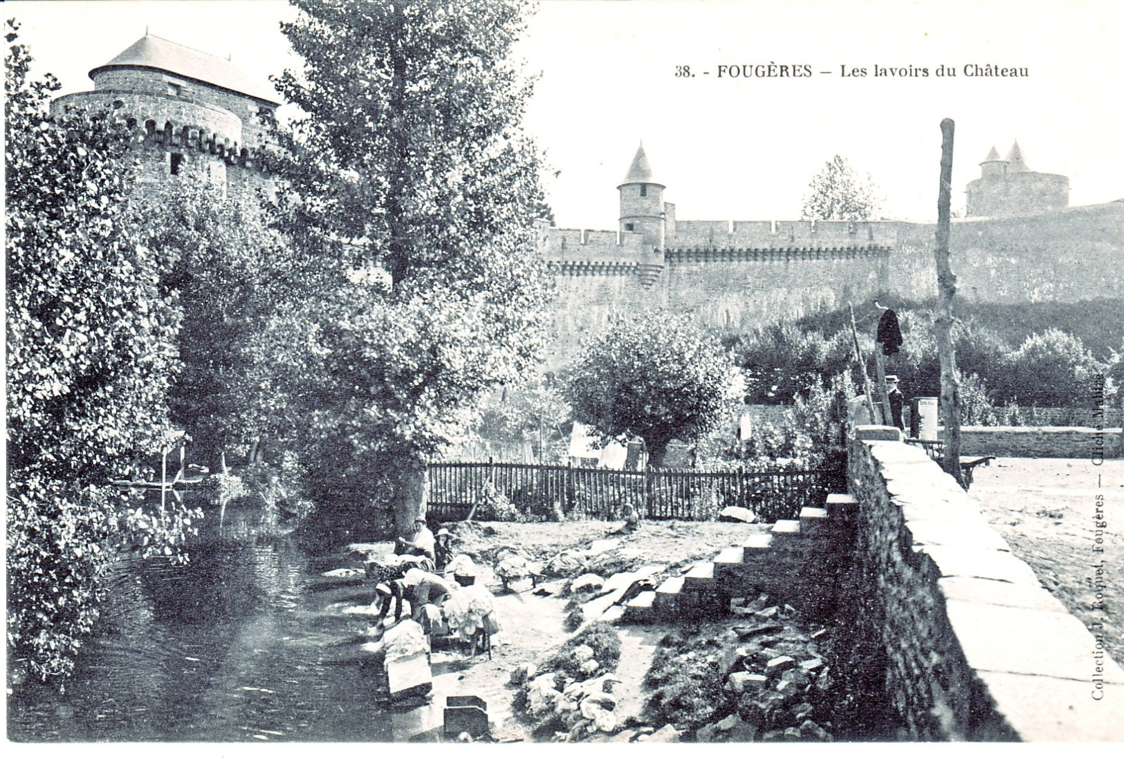 CPA Fougetres Les Lavoirs Du Chateau - Fougeres