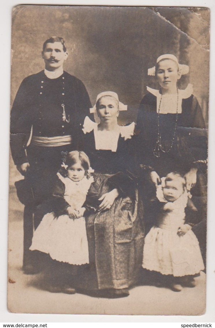 27127 Photo Mariage Breton Format CP -Photo Georges Quimper - Coiffe Bretonne Enfant Costume !état! - Altri & Non Classificati