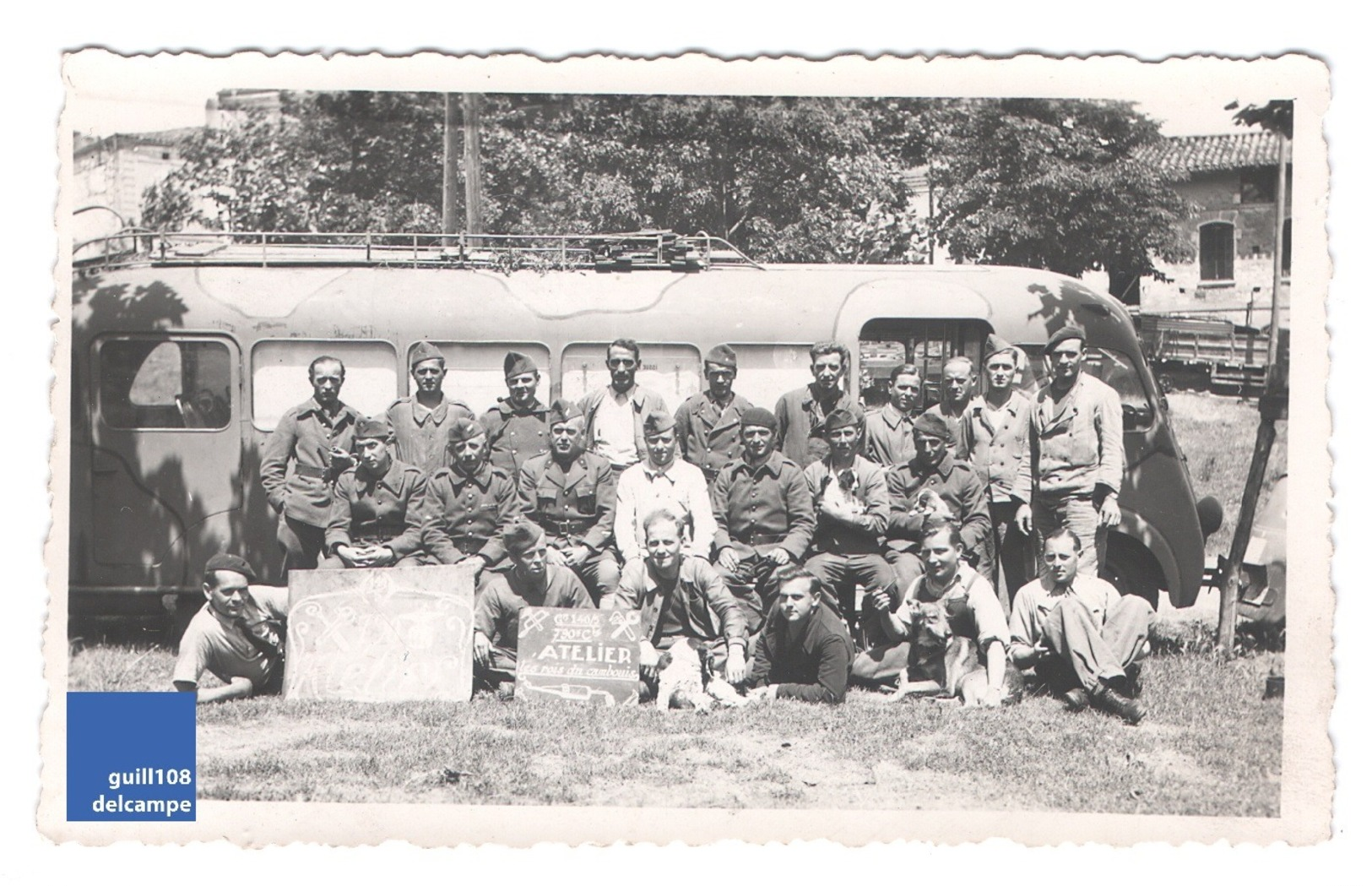 Jolie Photo Beaumont De Lomagne 1940 Compagnie Armée Régiment Bus Atelier Rois Du Cambouis Génie 140/5 790 ème A30-33 - Beaumont De Lomagne