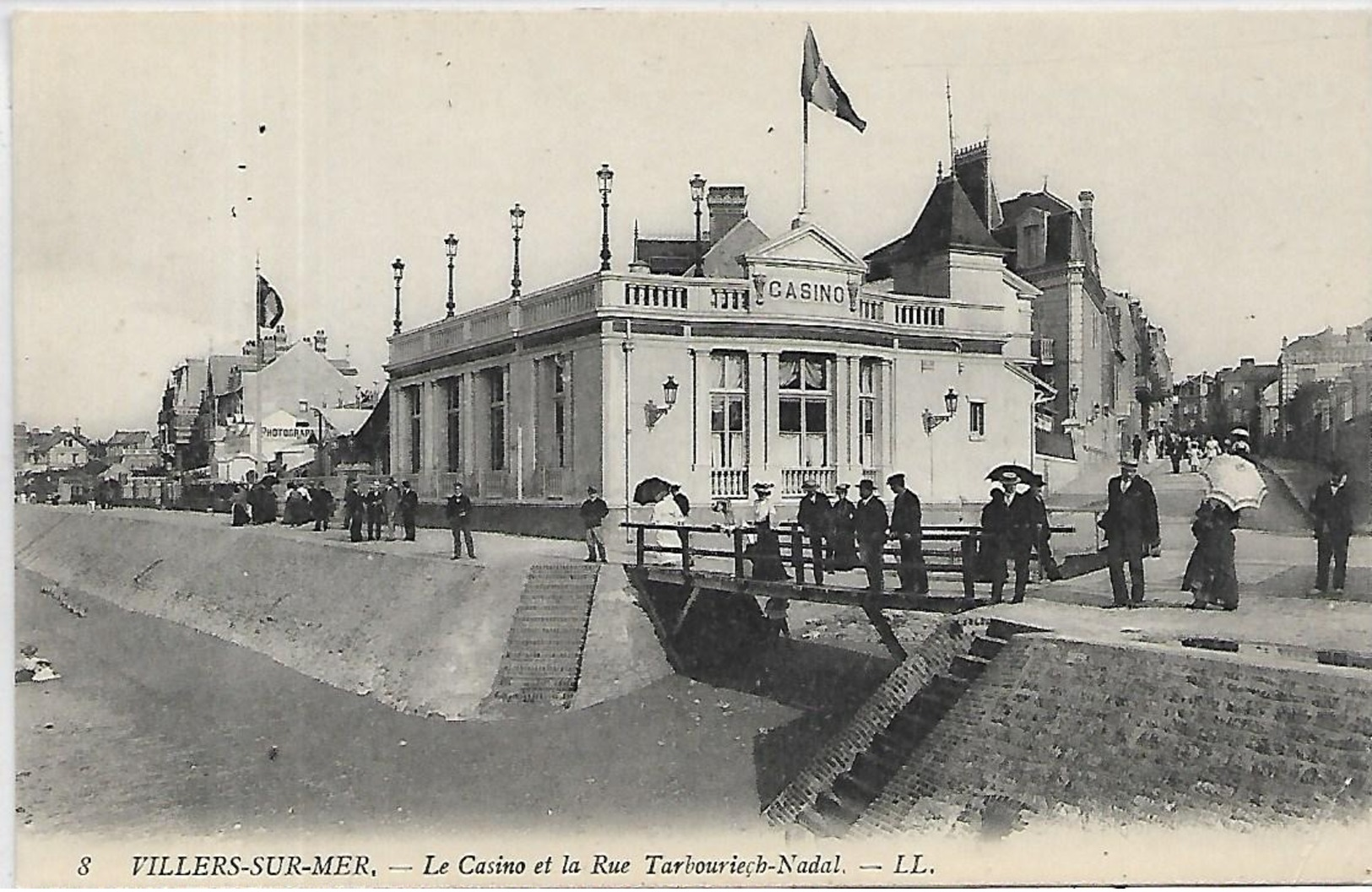 14, Calvados, VILLERS SUR MER, Le Casino Et La Rue Tarbouriech-Nadal, Scan Recto Verso - Villers Sur Mer