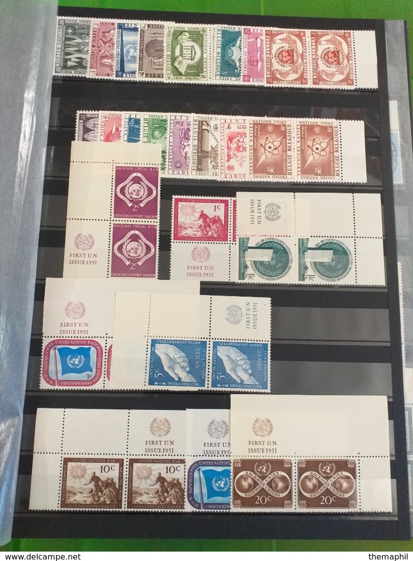 Lot N° TH.1099 NATIONS UNIS Un Bon Classeur De Timbres Neufs ** Dont Le Bloc N° 1 Neufs ** + Un Lot  Series Drapeaux - Collections (en Albums)