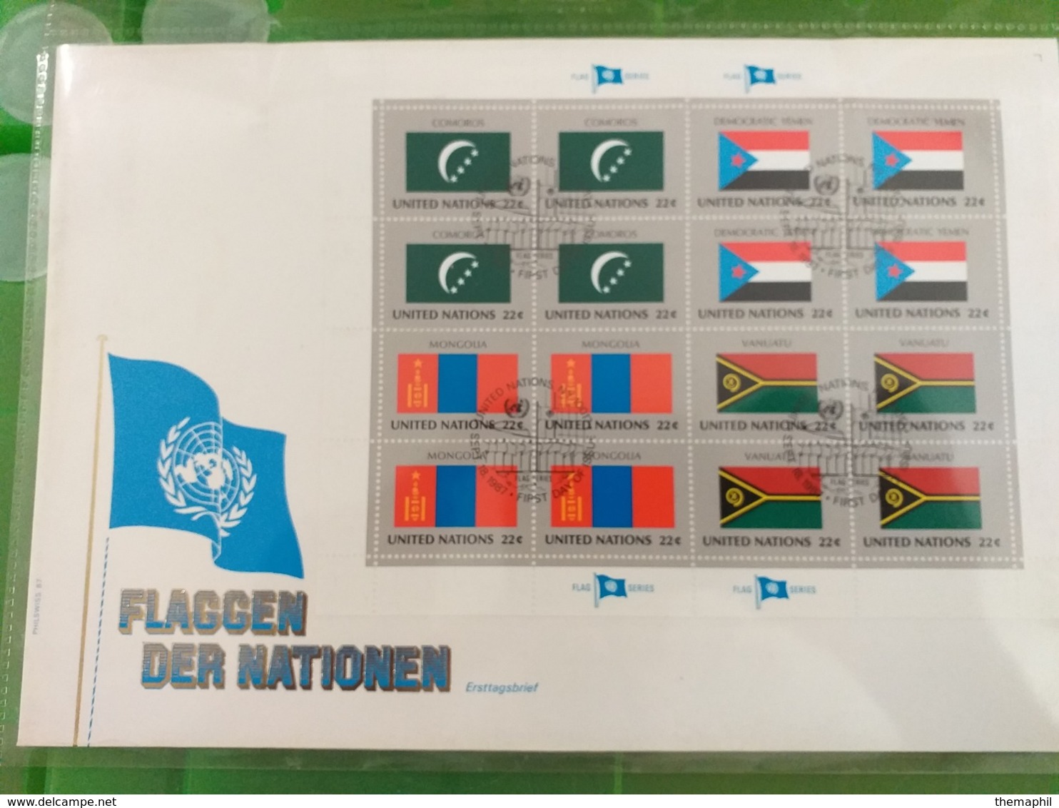 lot n° TH.1099 NATIONS UNIS un bon classeur de timbres neufs ** dont le bloc n° 1 neufs ** + un lot  series drapeaux