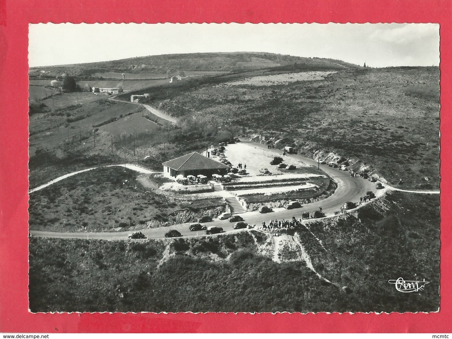 CPSM Grand Format -   Commune De Chiroubles    -(Rhône) - Vue Aérienne - Café Restaurant "La Terrasse Du Beaujolais " - Chiroubles