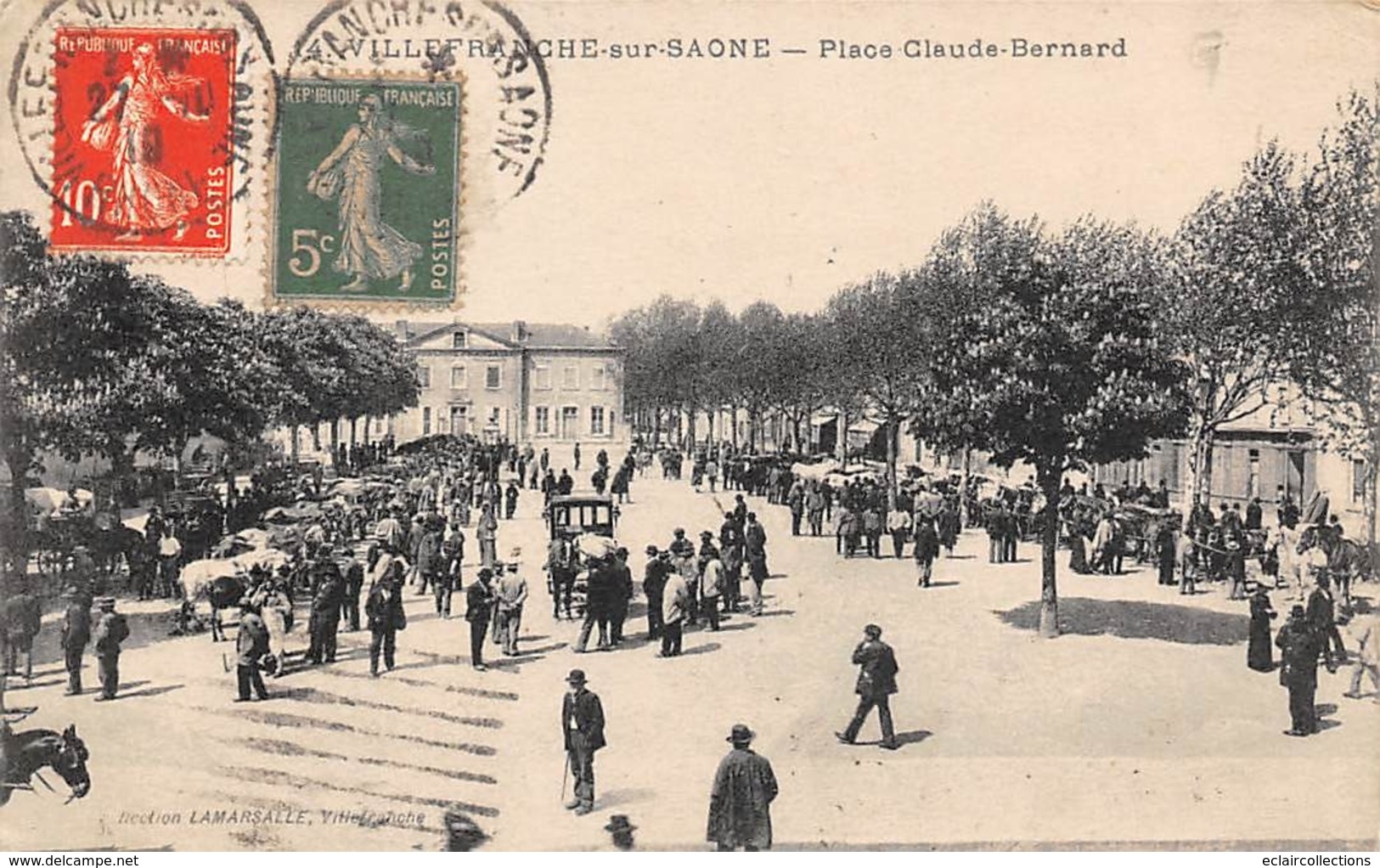 Villefranche Sur Saône      69        Place Claude Bernard. Le Marché      (voir Scan) - Villefranche-sur-Saone