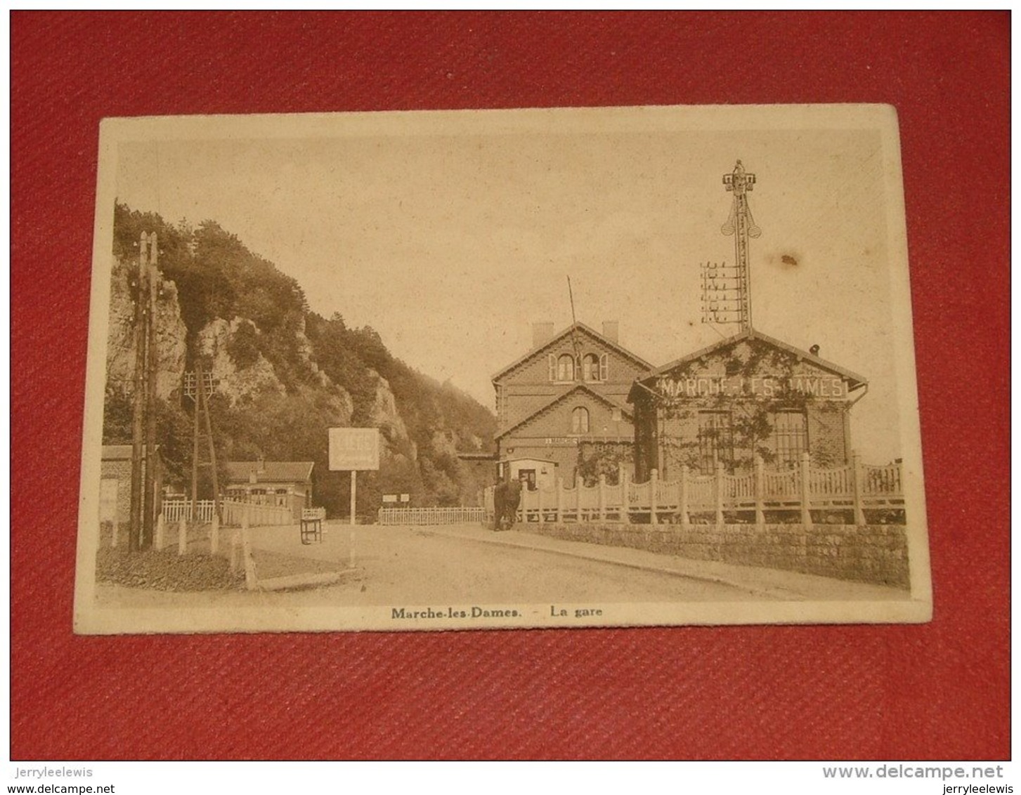 MARCHE LES DAMES  -  La  Gare - Namen