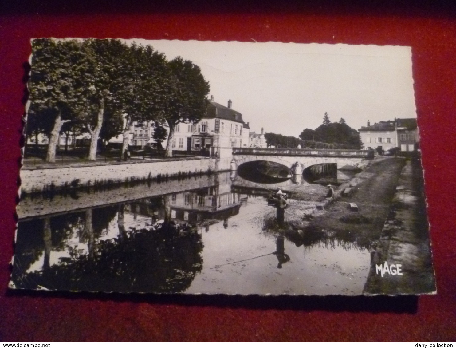 - C P S M ----51-----STE-MENEHOULD------le Pont- Place D'austerlitz . - Sainte-Menehould