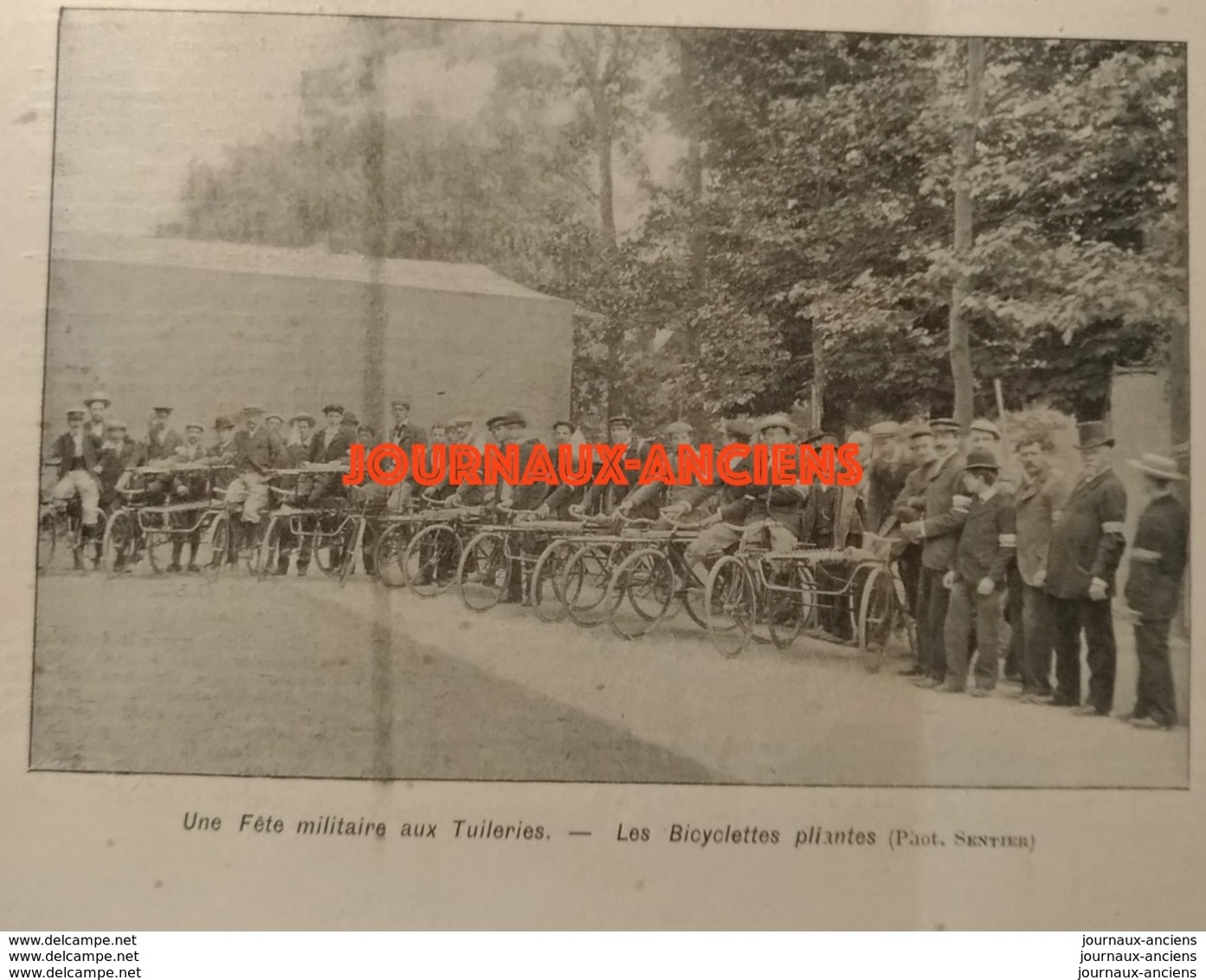 1904 LES BICYCLETTES PLIANTES - UNE FETES MILITAIRE AUX TUILLERIES - 1900 - 1949