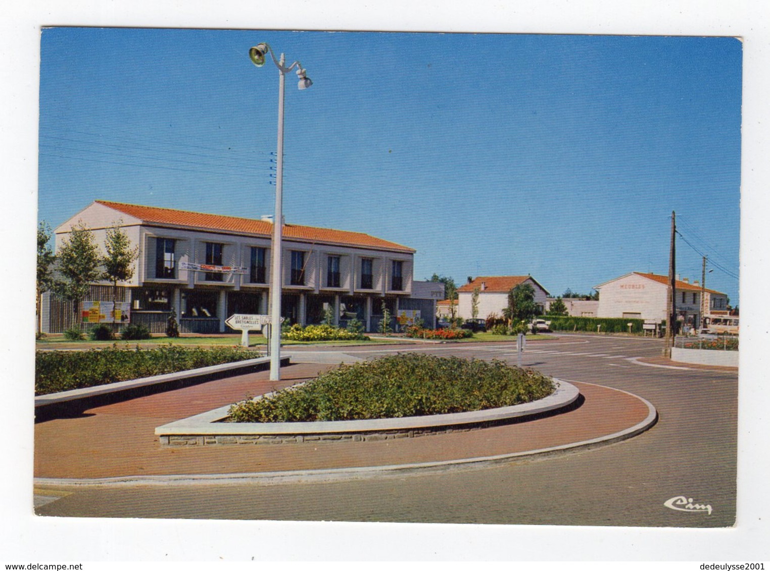 Nov19  858651    Brétignolles Sur Mer  Le Rond Point Et Hotel De Ville - Bretignolles Sur Mer