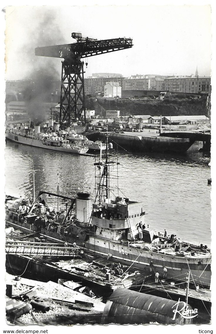 MILITARIA - BREST FINISTERE, LE PORT DE GUERRE, BATEAUX, EDITION REMA A QUIMPER, VOIR LES SCANNERS - Boats