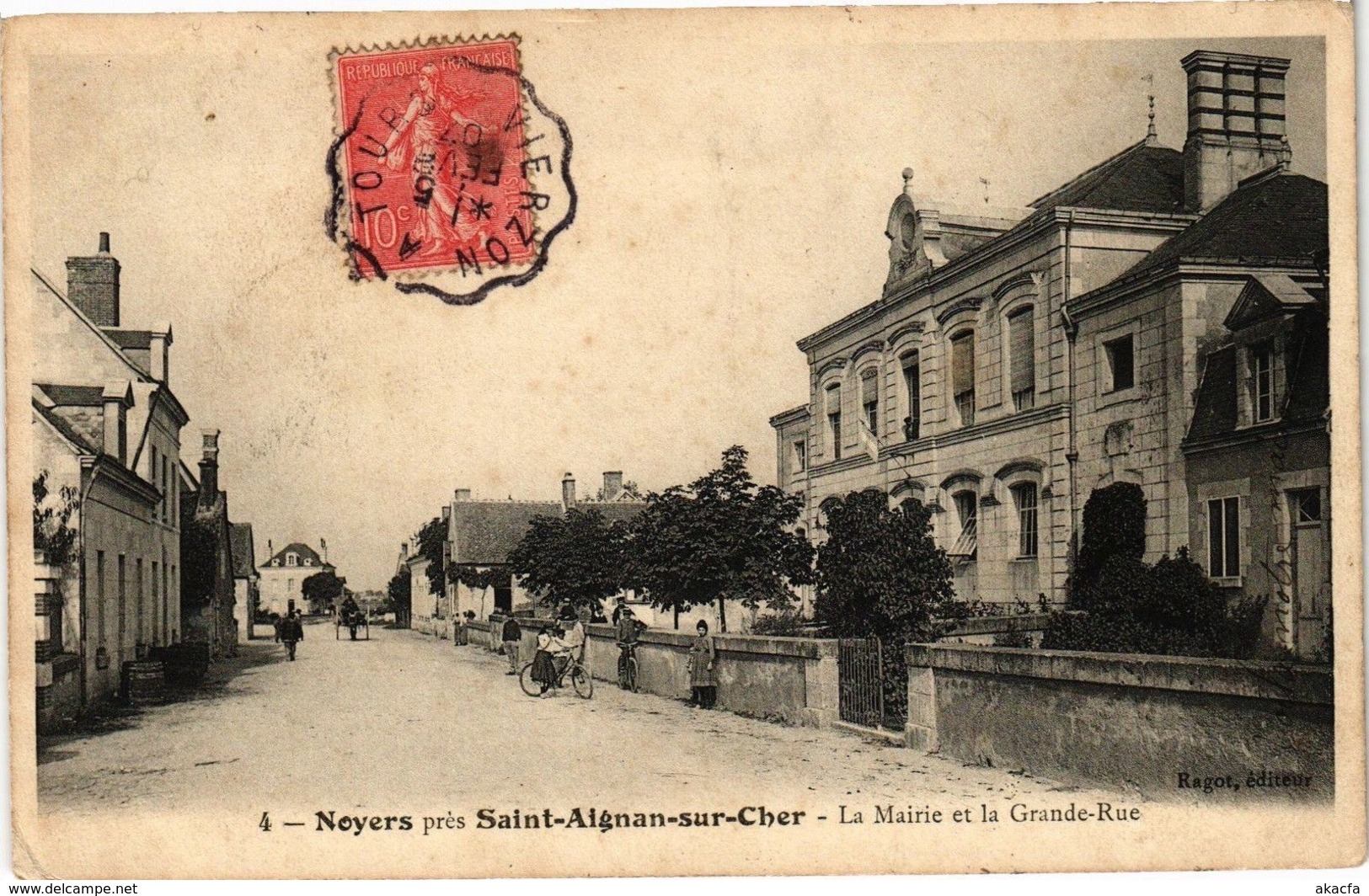 CPA NOYERS PRES St-AIGNAN-sur-CHER - La Mairie Et La Grande-Rue (208555) - Noyers Sur Cher