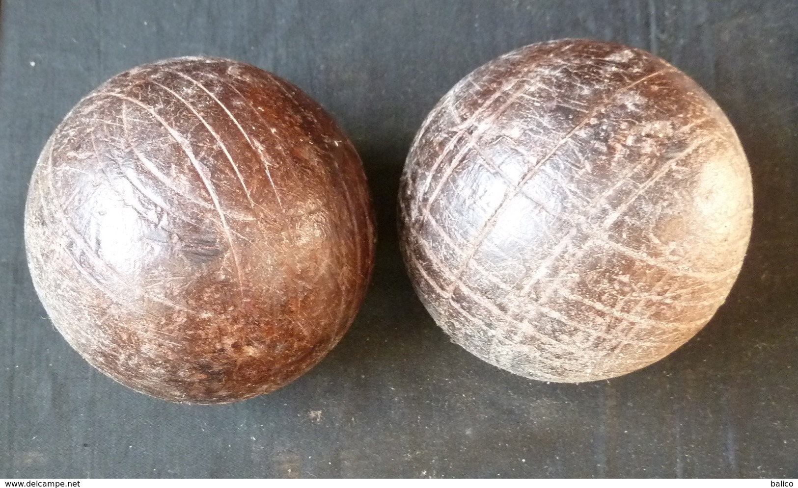 Une Paire De Boules En Bois  ( Diamètre 10 Centimètres ) - Boule/Pétanque