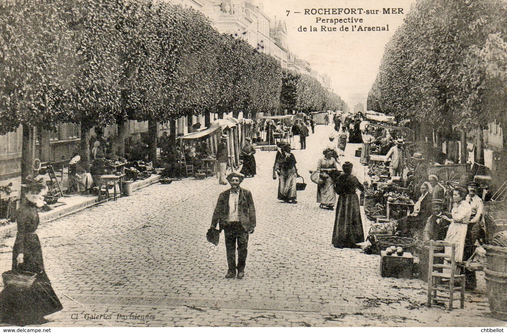 17	49	Rochefort	 Perspective -de La Rue De L'Arsenal	7	Circulée 	1905 - Rochefort