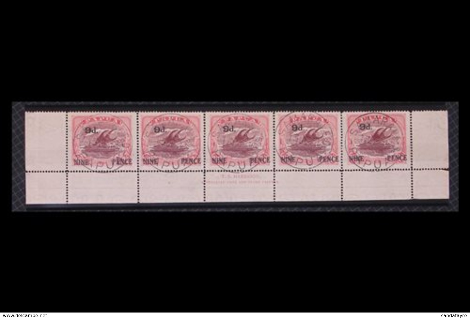 1931 ATTRACTIVE PART PANE  9d On 2s6d Maroon And Pale Pink (SG 124) Strip Of 5 With Selvedge To Three Sides, Harrison Pr - Papua-Neuguinea