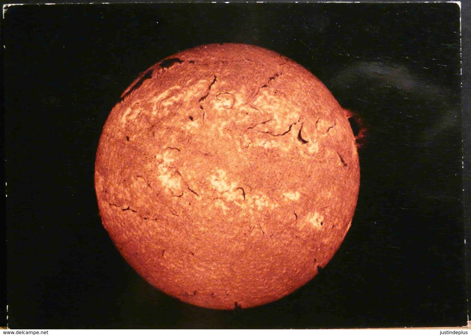 IMAGE DE L'ATMOSPHERE D'HYDROGENE DU SOLEIL OBTENUE LORS D'UN MAXIMUM D'ACTIVITE SOLAIRE - Astronomia