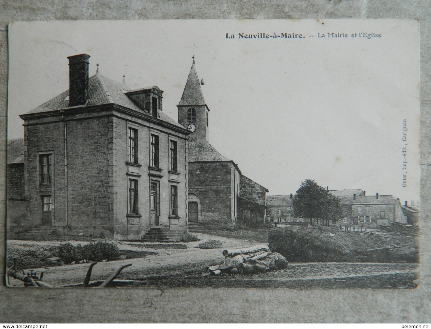 LA NEUVILLE A MAIRE                      LA MAIRIE ET L' EGLISE - Autres & Non Classés