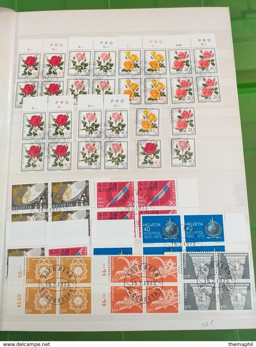 Lot N° TH.1082 SUISSE Collection En 2 Classeurs Nombreux Blocs De 4 Neufs** Ou Obl - Collections (en Albums)