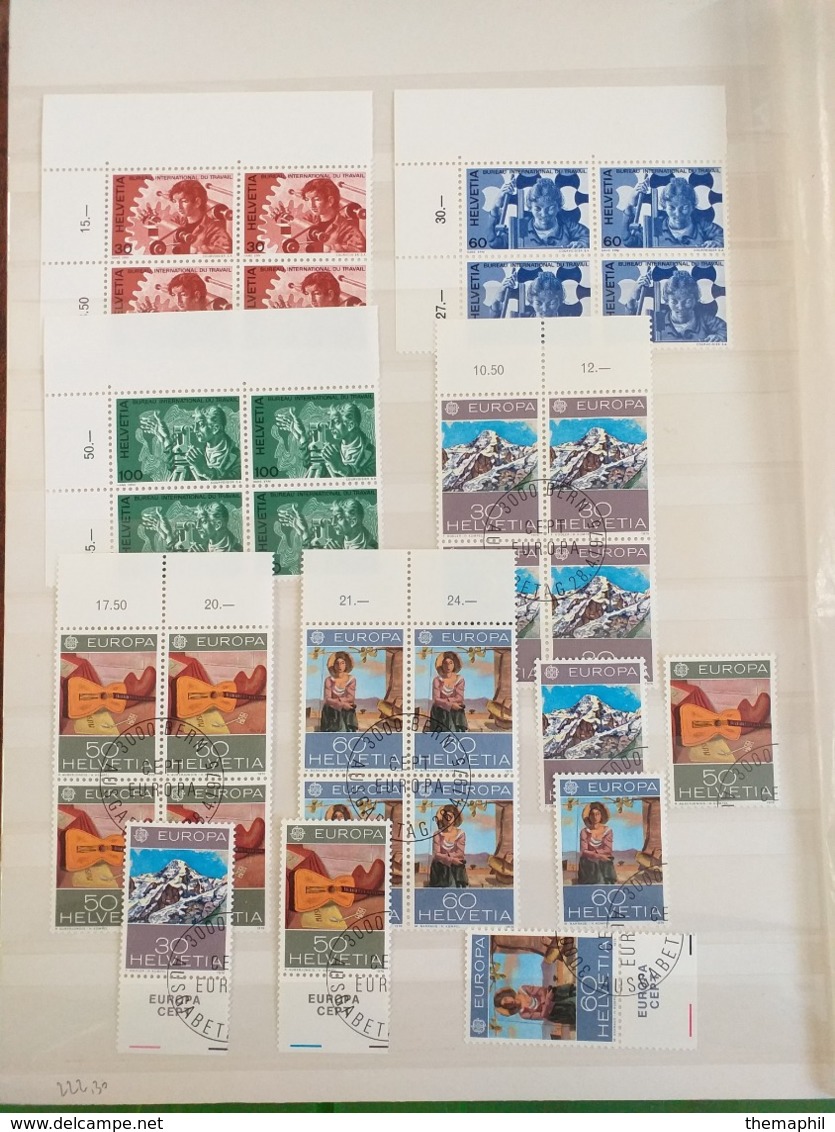 lot n° TH.1082 SUISSE collection en 2 classeurs nombreux blocs de 4 neufs** ou obl