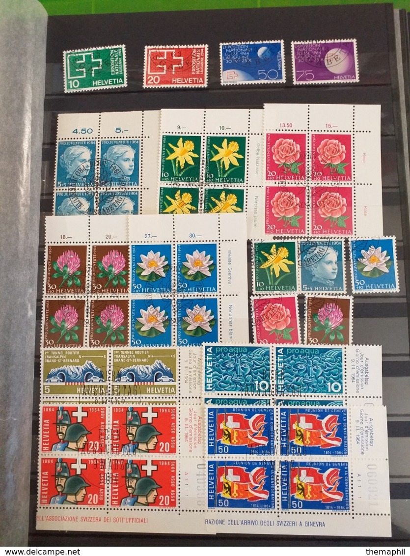 lot n° TH.1082 SUISSE collection en 2 classeurs nombreux blocs de 4 neufs** ou obl