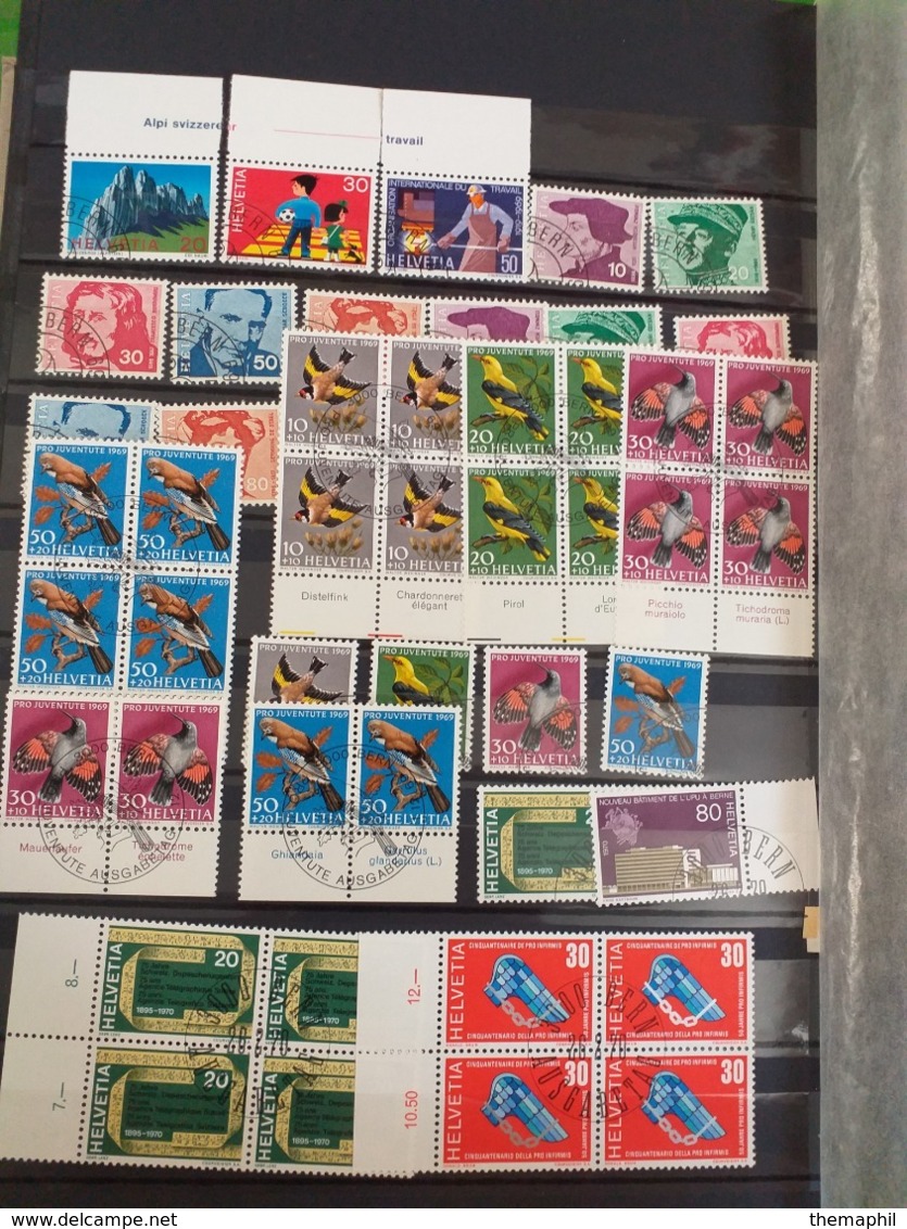 lot n° TH.1082 SUISSE collection en 2 classeurs nombreux blocs de 4 neufs** ou obl