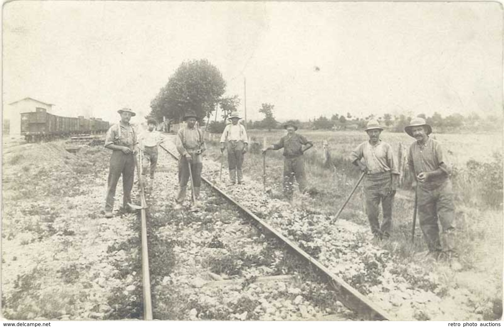 TB Chemin De Fer – Carte-photo Ouvriers Sur Voie De Chemin De Fer - Sonstige & Ohne Zuordnung