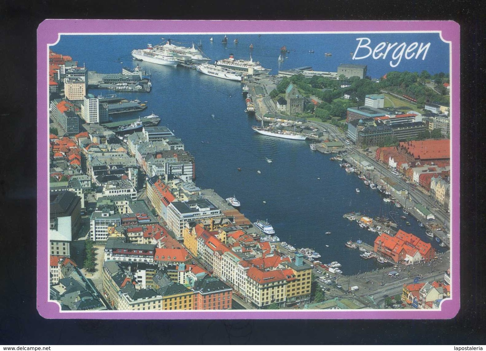 Bergen. Foto: Lotvedt. Nueva.  Esquinas Recortadas. - Noruega