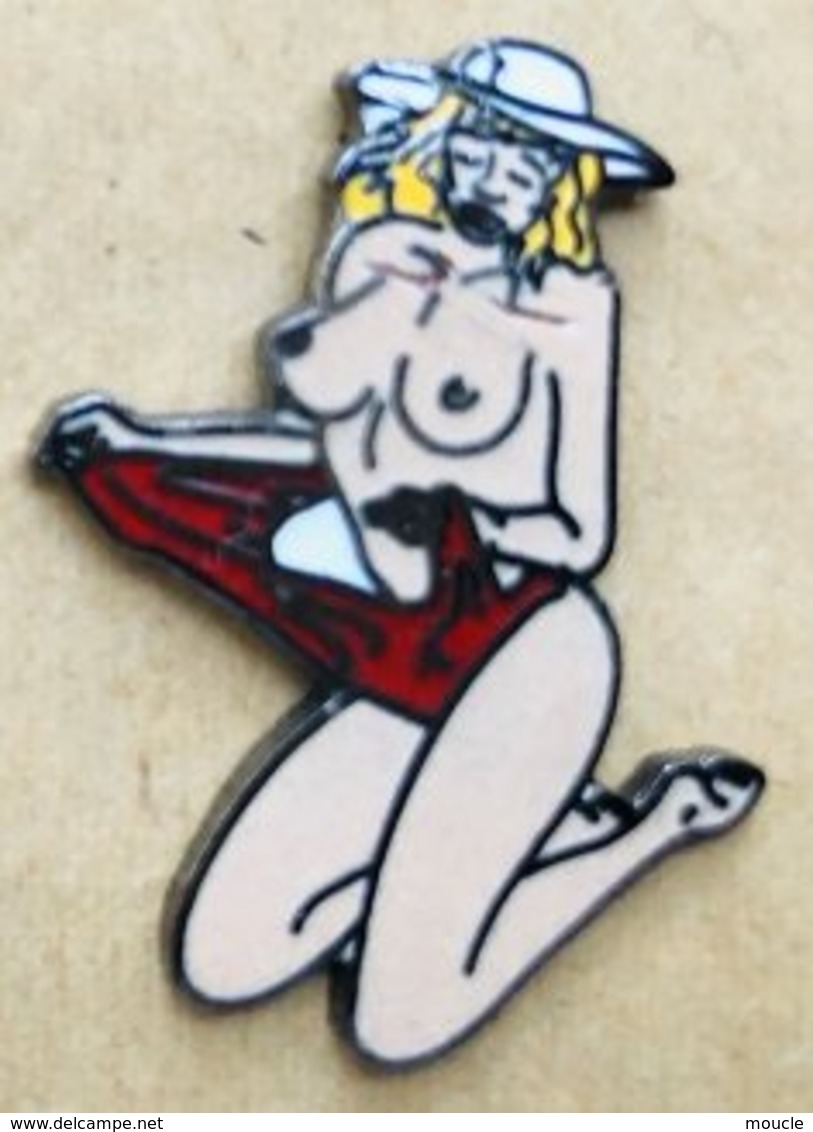 PIN UP SUR LA PLAGE - CHAPEAU BLANC - EGF - FEMME BLONDE -       (22) - Pin-ups