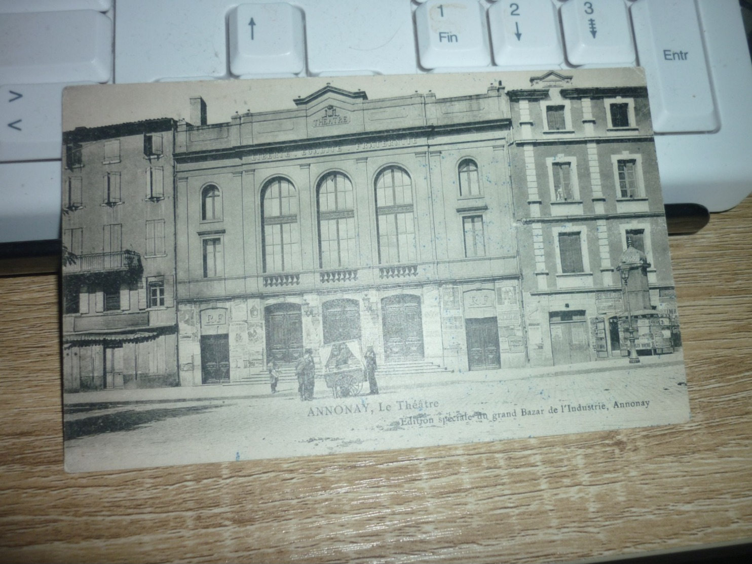 Carte Postale Ardèche Annonay Le Theatre Petite Animation - Annonay