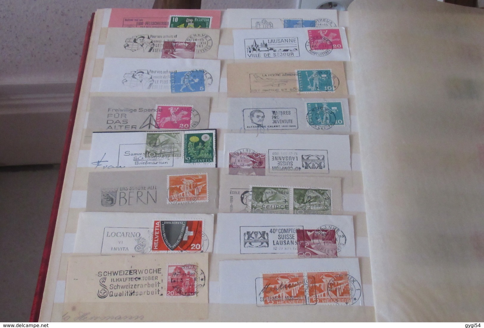 France et Suisse dans un classeur de  32 pages  lot, de timbres oblitérés et Flammes   33   scans