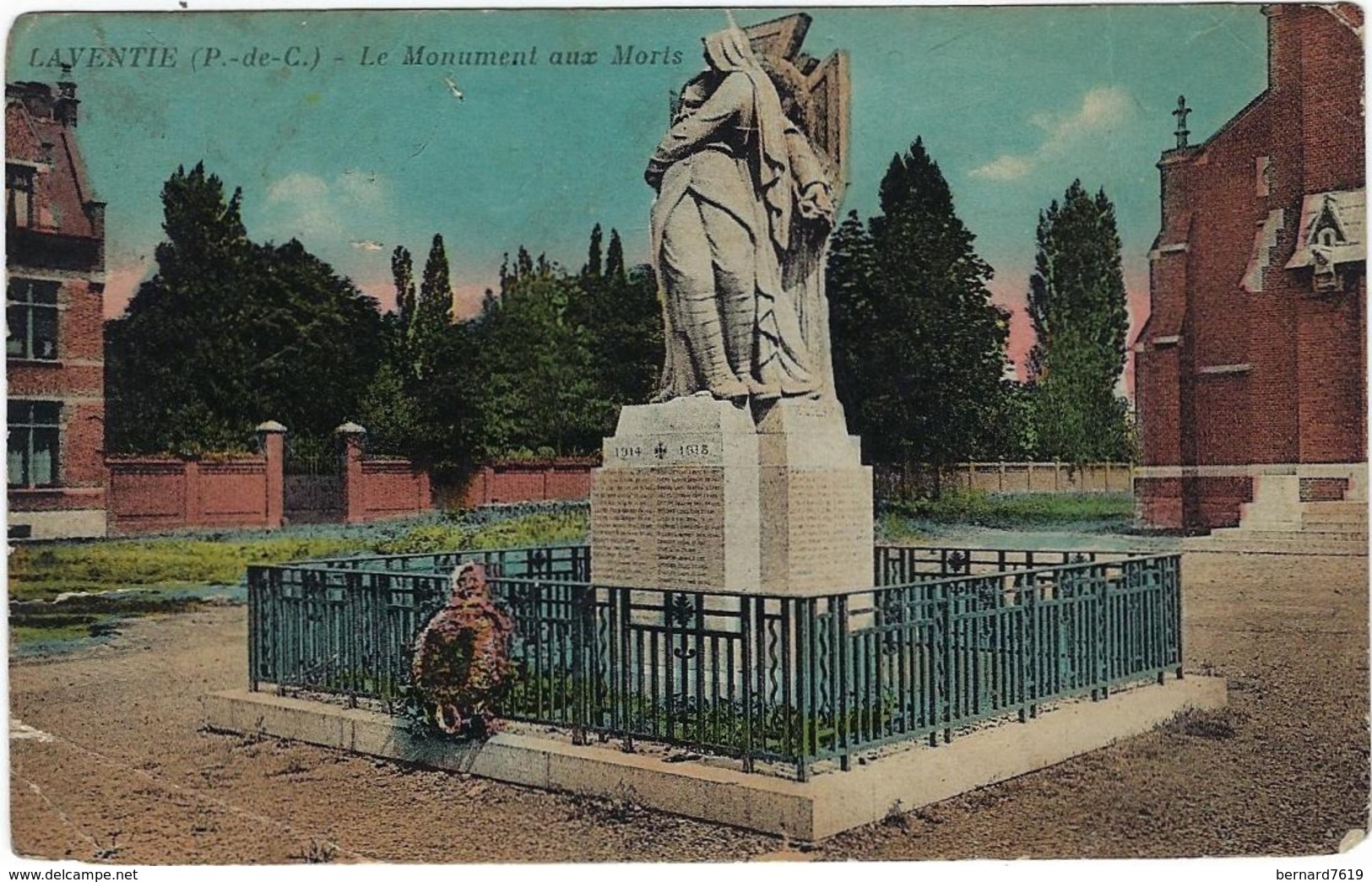 62 Laventie  Monument Aux Morts - Laventie