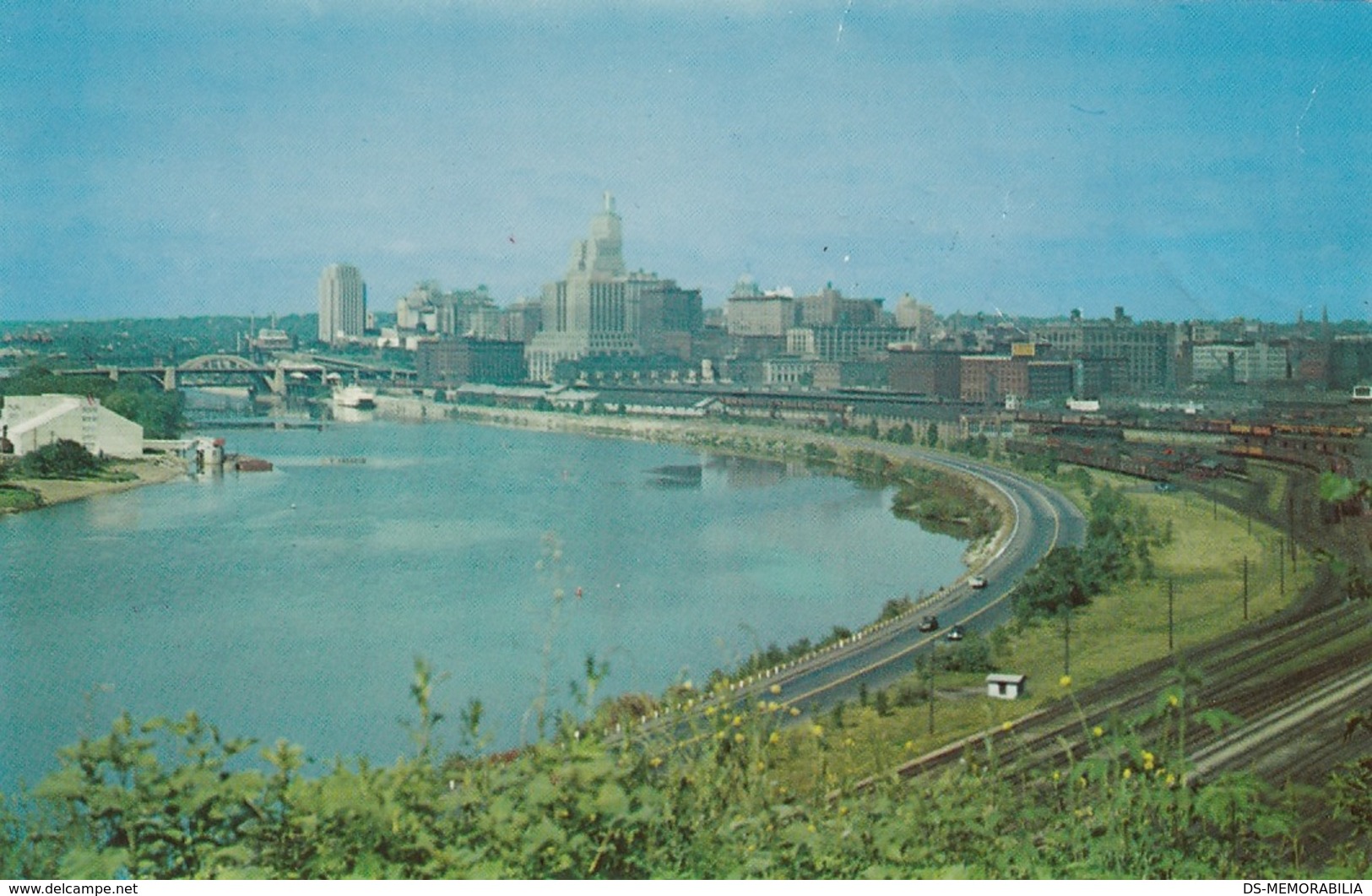 St Paul MN - Skyline Postcard - St Paul